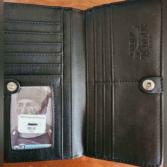 NWT Andy Everson Tribal ORCA Killer Whale Wallet - Picture 2 of 3